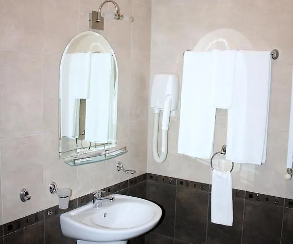 ホテル Elegant カルノバト